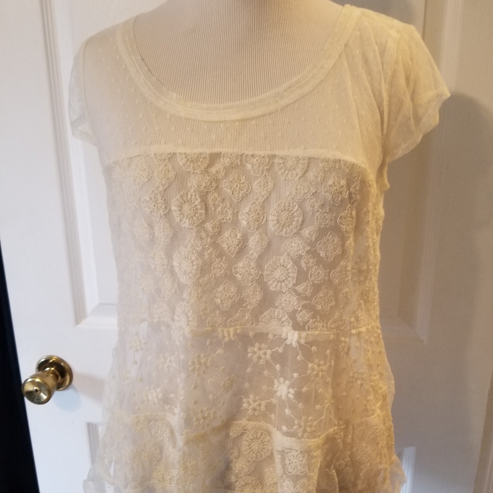 Women's cream lace top. CS